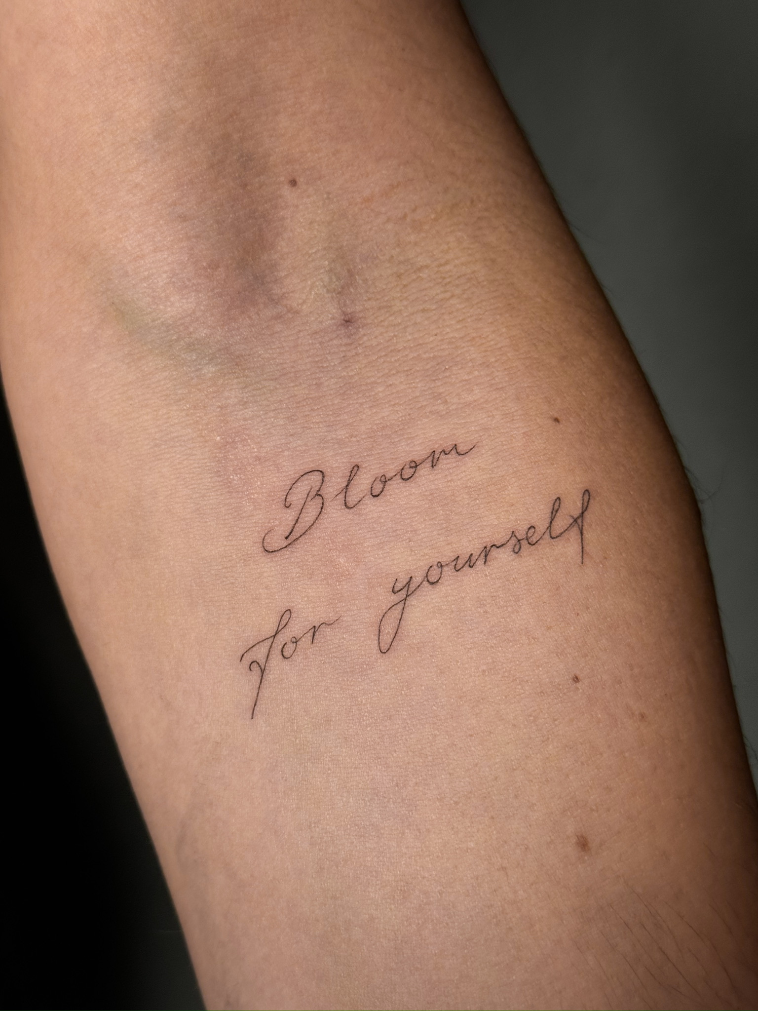 Feines Fineline Tattoo — Präzision in jedem Strich